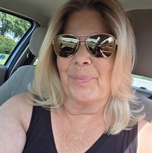 Meet your Posher, Elaine